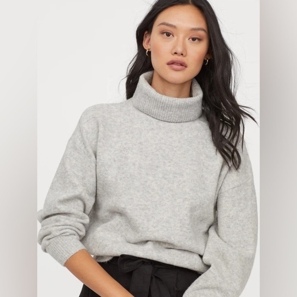 H&M Gray Turtleneck Sweater
